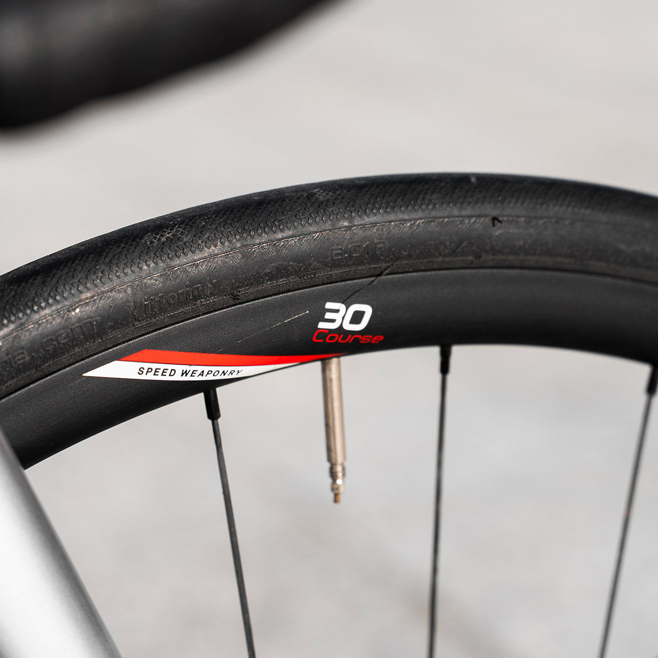 foto dettaglio ruote bici zipp 30 course BMC Roadmachine 01 LTD