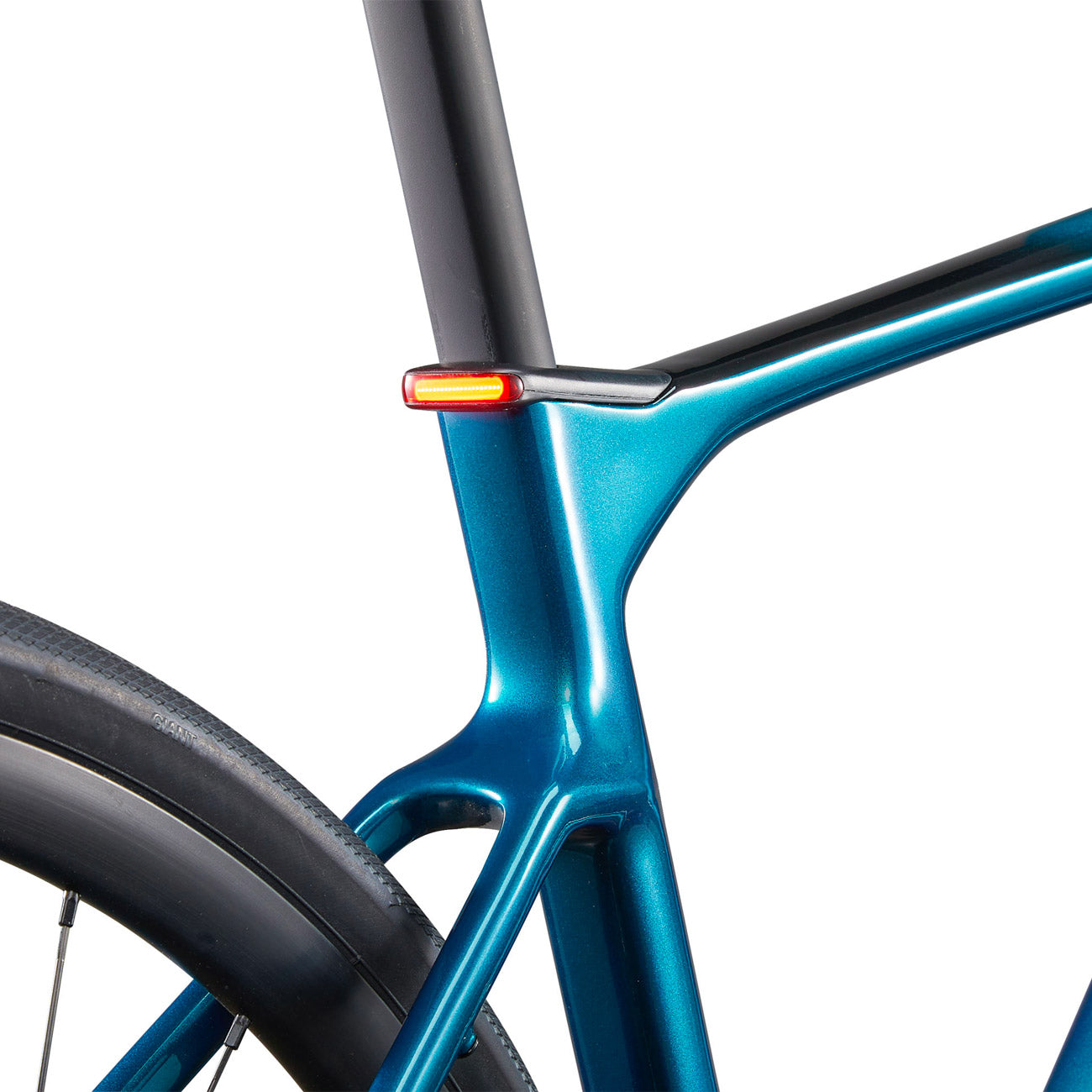 dettaglio luce posteriore regisella defy advanced elite