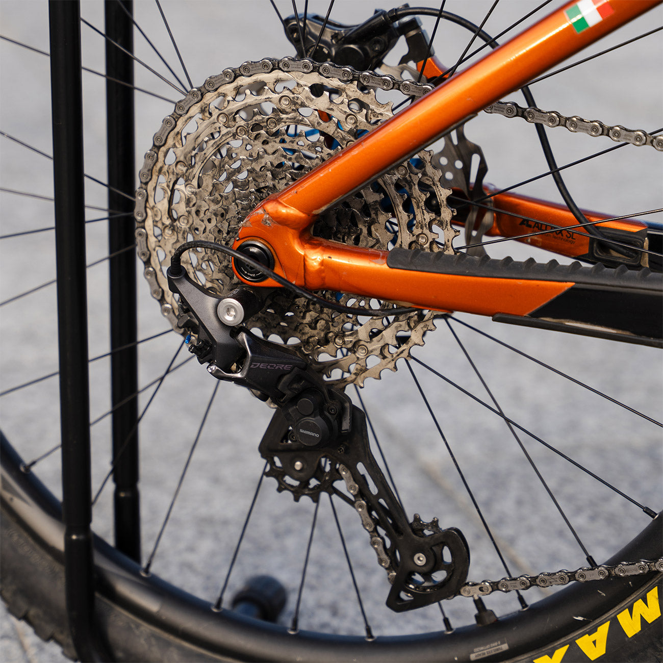 foto dettaglio cambio Shimano Deore bici elettrica giant