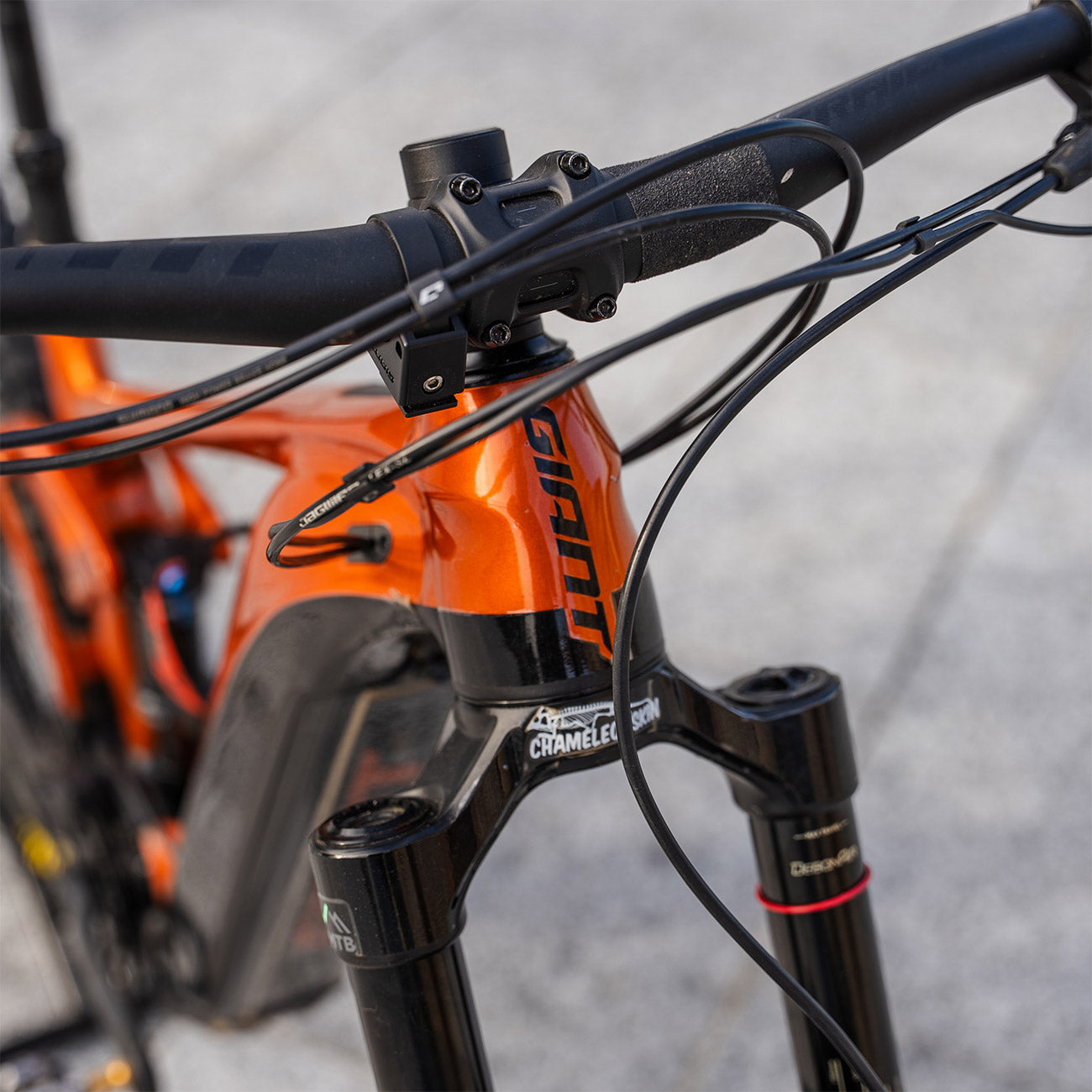 foto dettaglio frontale bicicletta elettrica usata