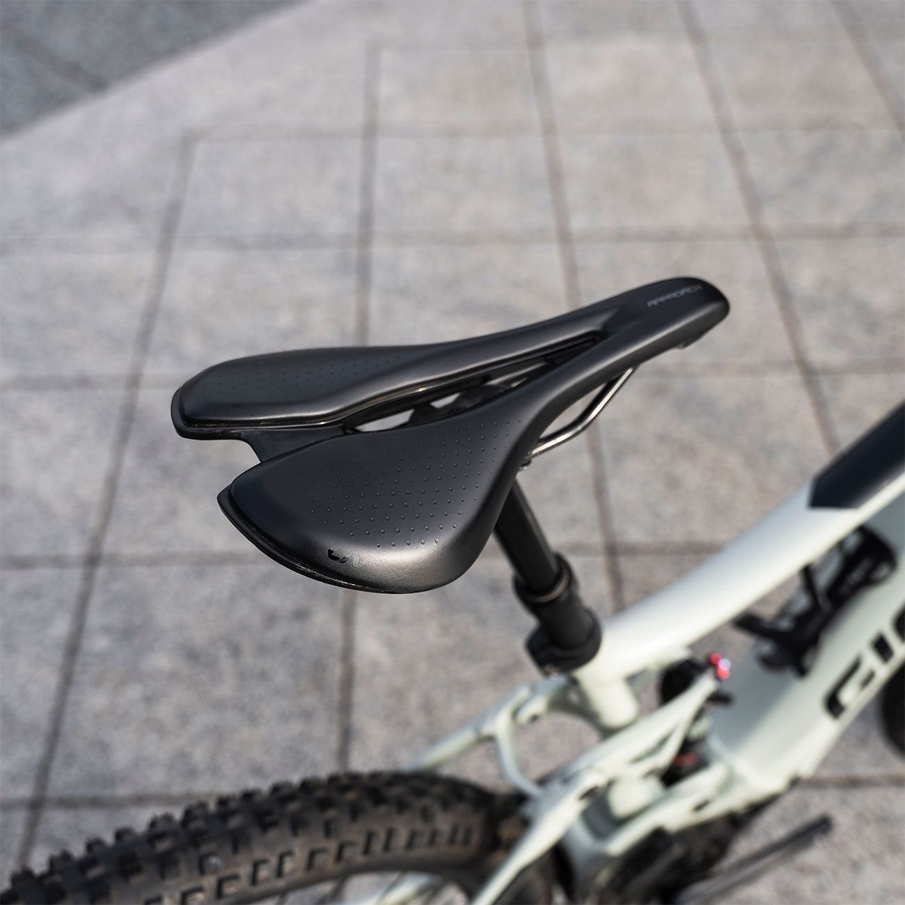 foto dettaglio sella Giant Stance E+ 1 625