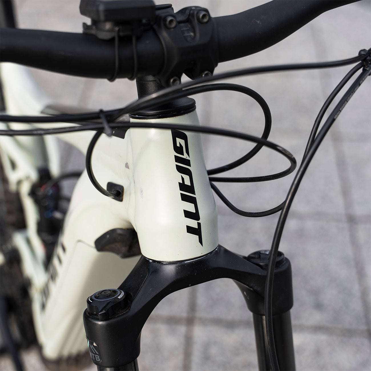 foto dettaglio frontale Giant Stance E+ 1 625