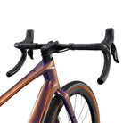 dettaglio integrazione cavi sterzo bici gravel giant