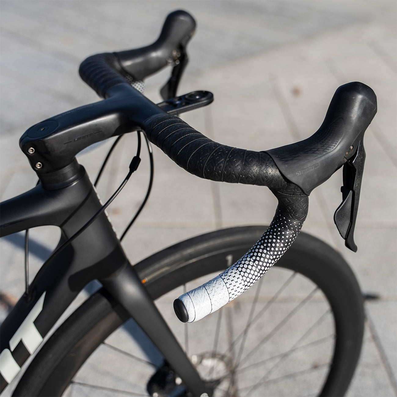 Foto dettaglio manubrio nastro Giant TCR Advanced Pro Disc Team CCC 2