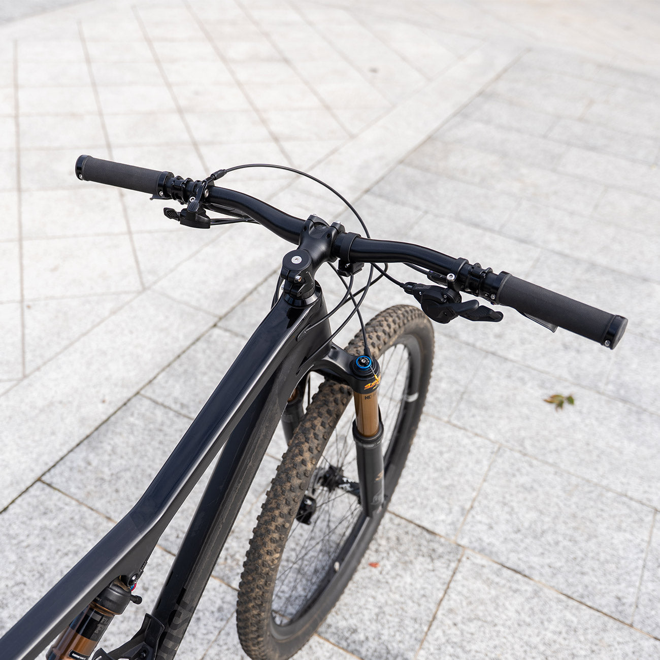 foto dettaglio manubrio bicicletta Mtb Rose Thrill Hill 4