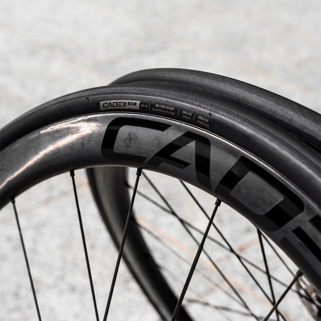 Ruote Usate Cadex 42 in carbonio dettaglio