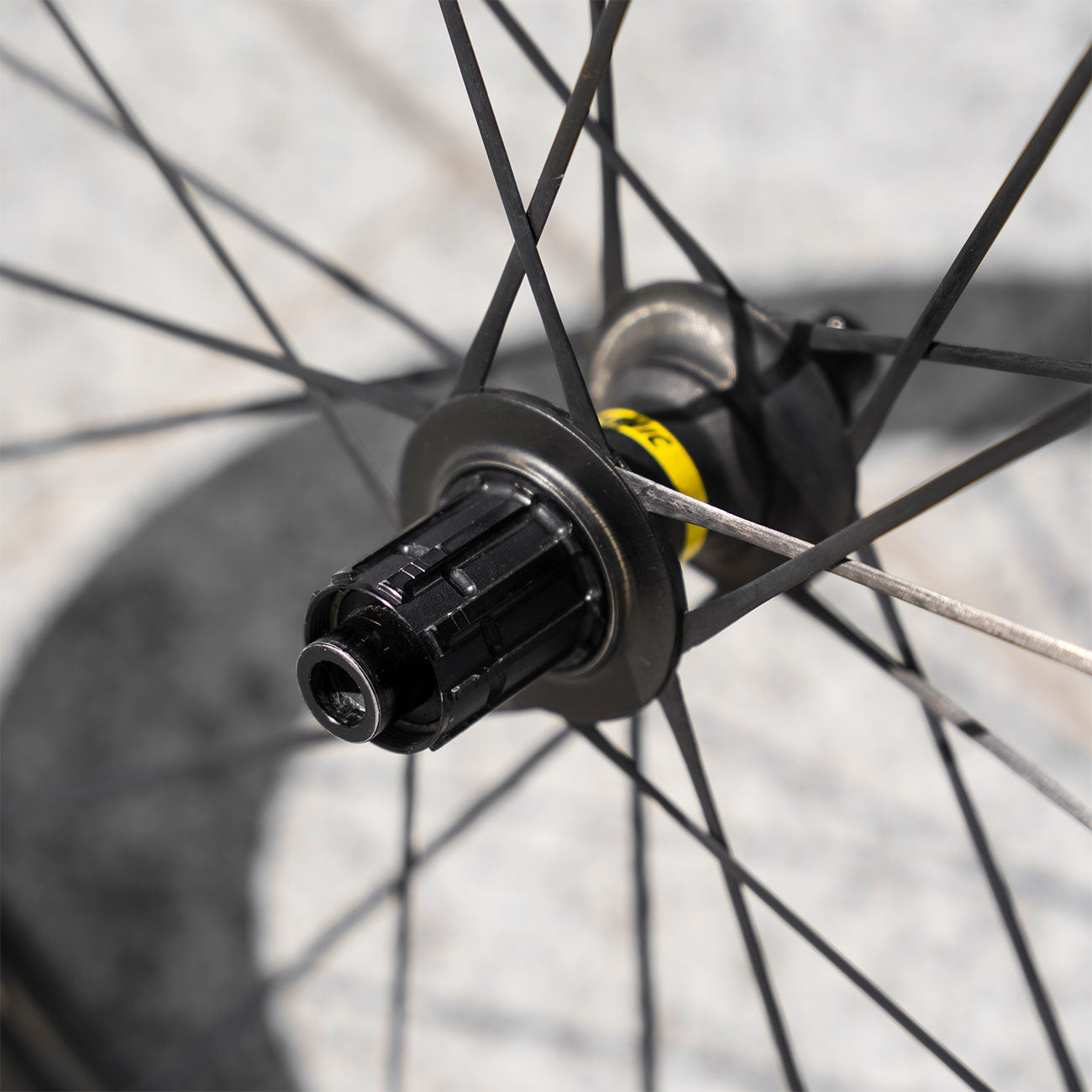 Foto Ruote Mavic Cosmic Ultimate 45 Disc carbonio dettaglio mozzo