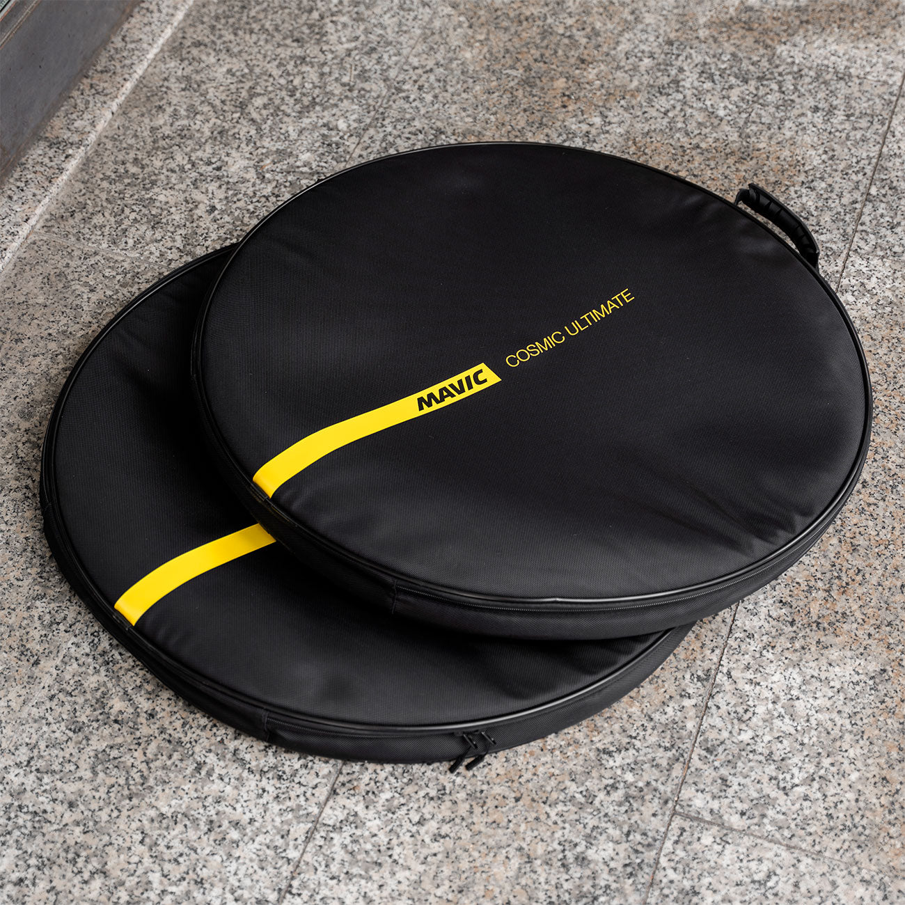 Foto Ruote Mavic Cosmic Ultimate 45 Disc carbonio dettaglio custodia borsa