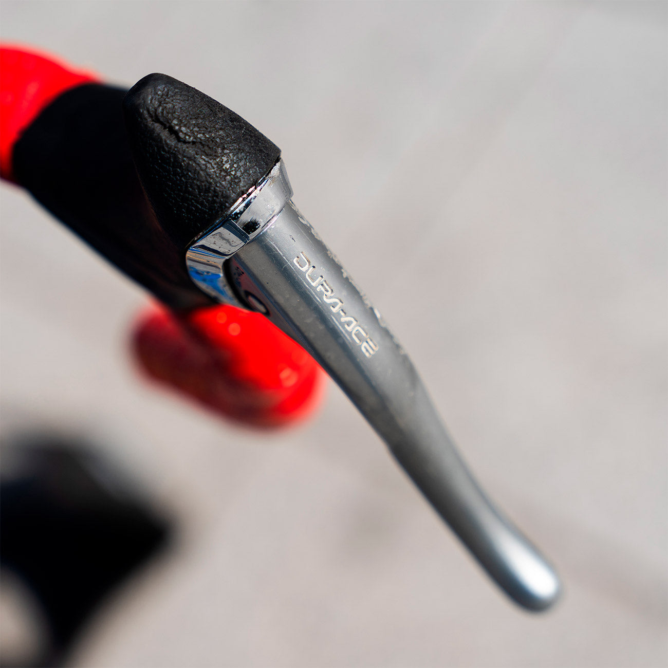 bicicletta da corsa 26 pollici sarto bikes 26" dettaglio leva cambio anteriore shimano dura ace