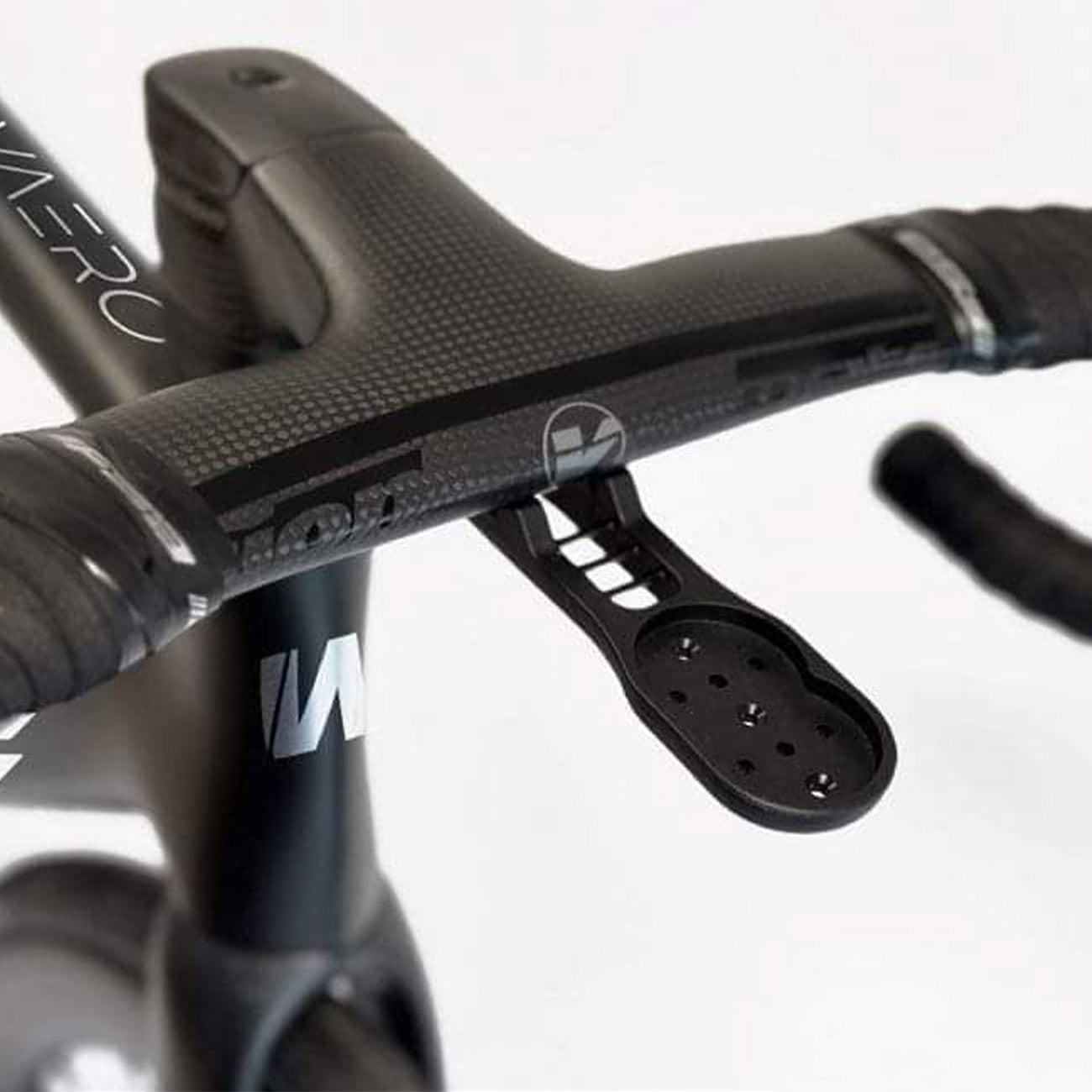 foto bici da corsa whistle vaero dettaglio manubrio in carbonio fsa vision metron