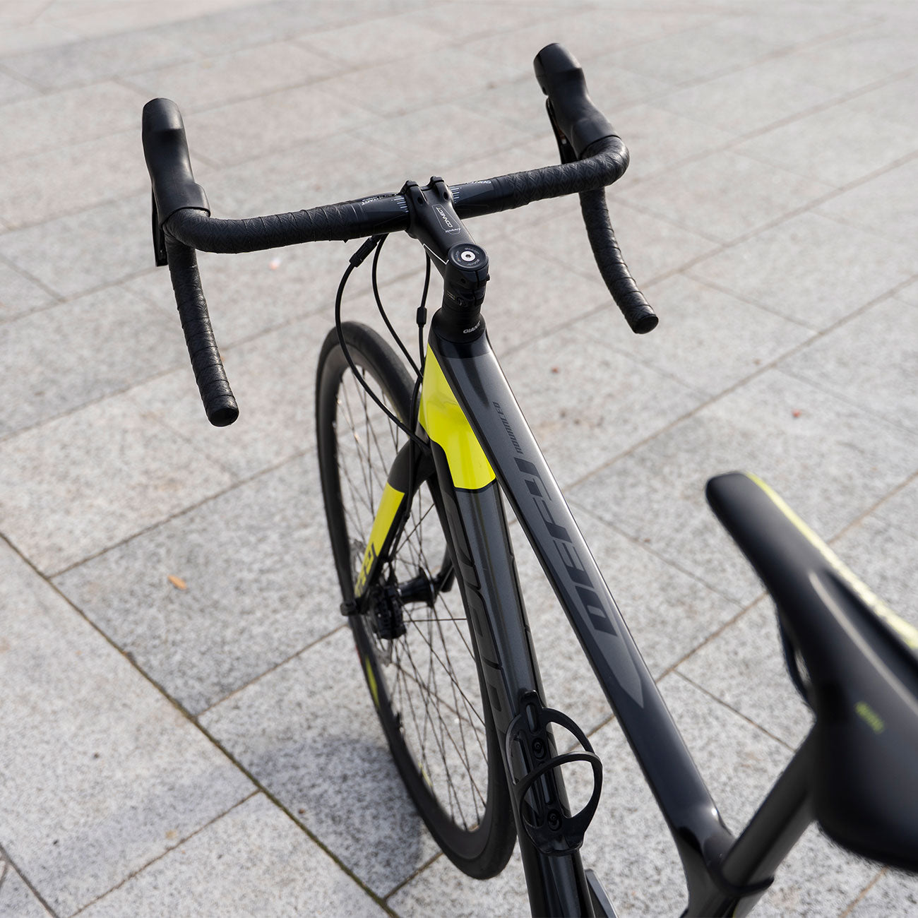 Foto dettaglio retro bicicletta da corsa in carbonio endurance