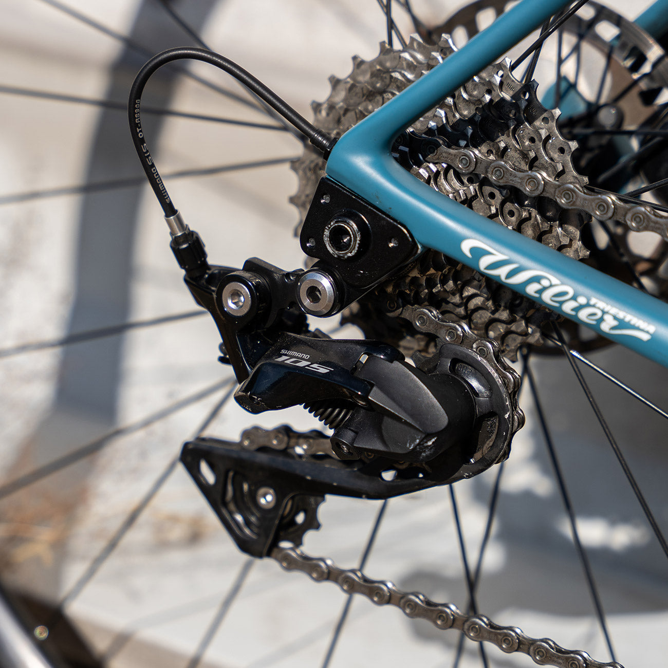 dettaglio deragliatore posteriore shimano 105 11v meccanico