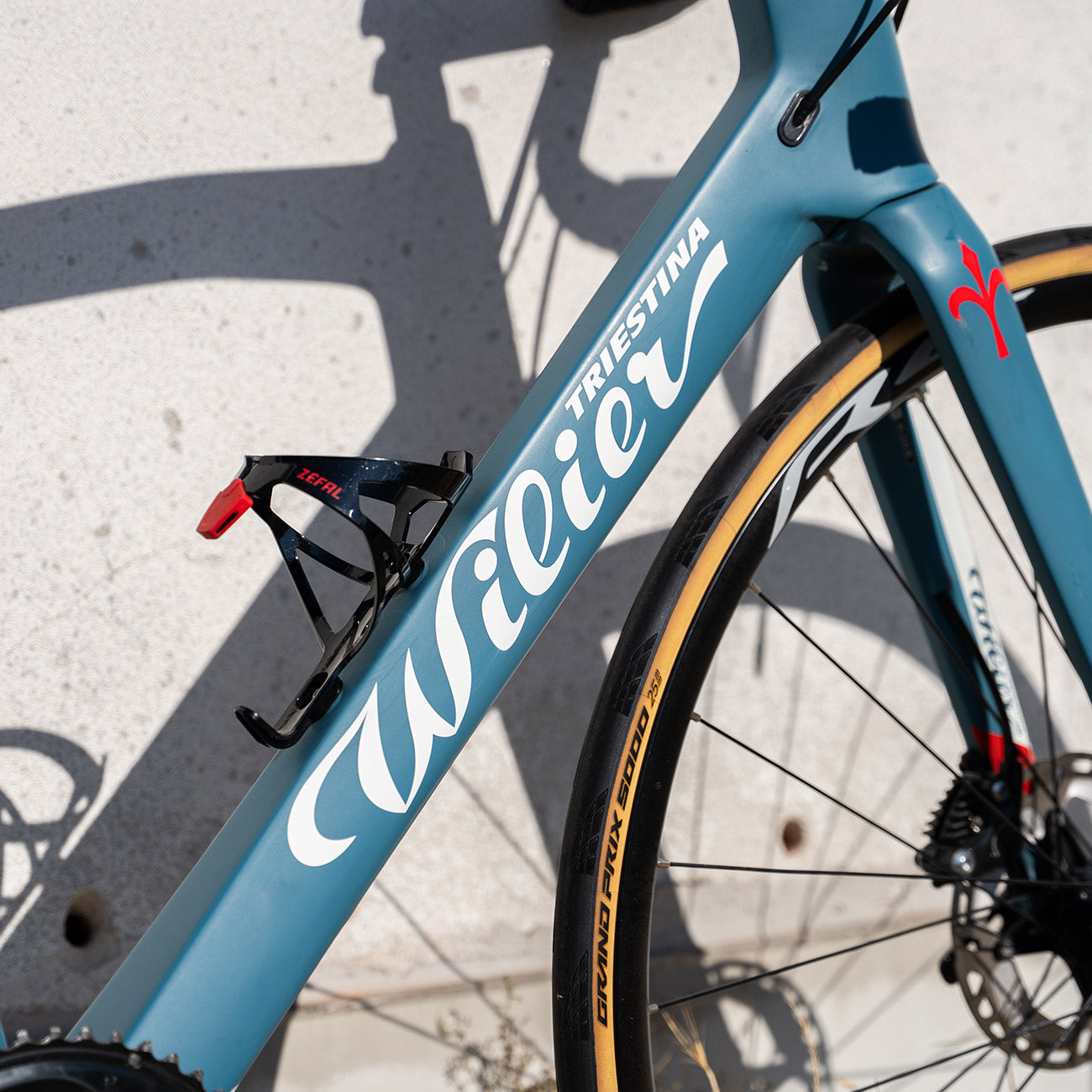 foto dettaglio logo wilier triestina tubo obliquo telaio