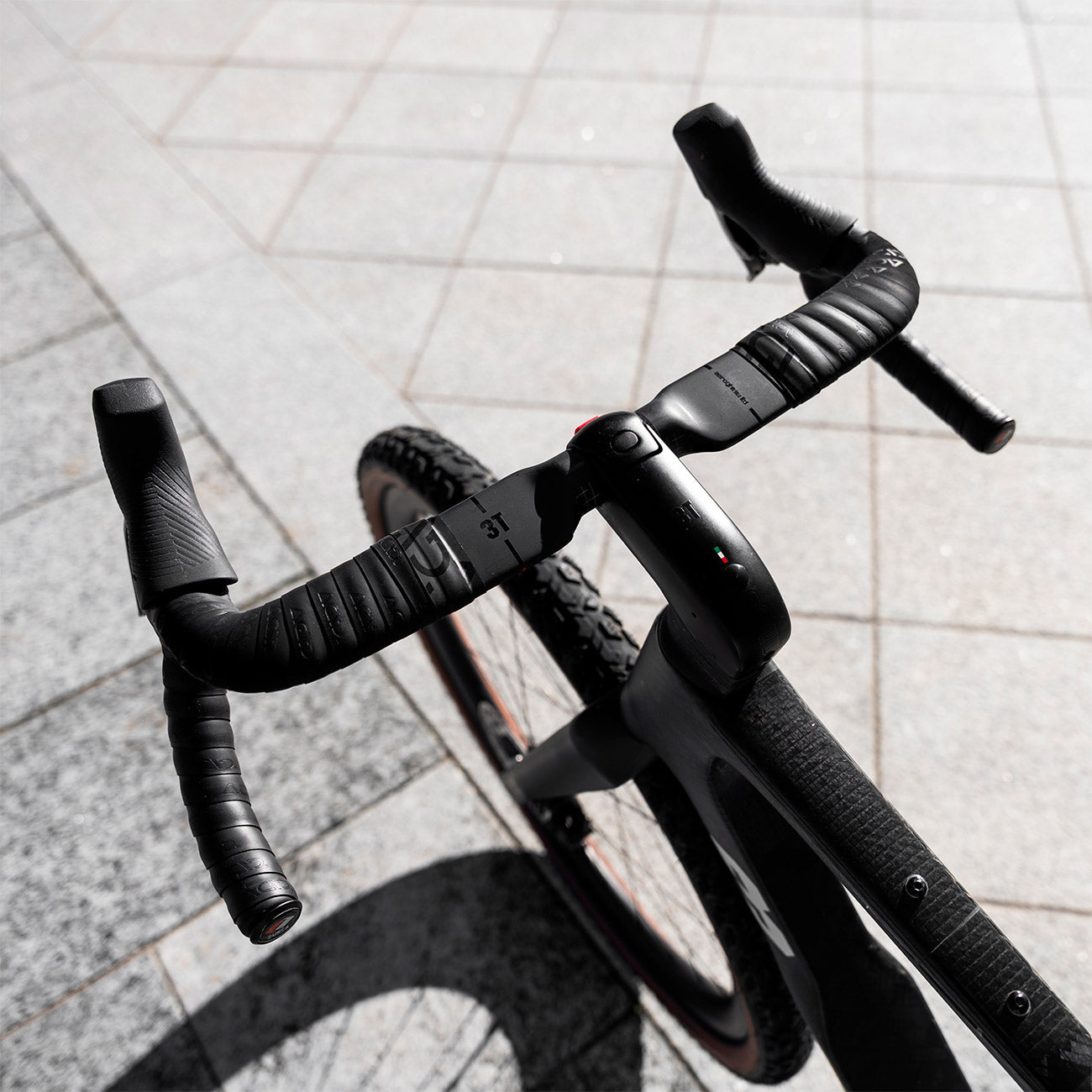 foto dettaglio cockpit 3t more integrale bici gravel 3T Racemax Italia