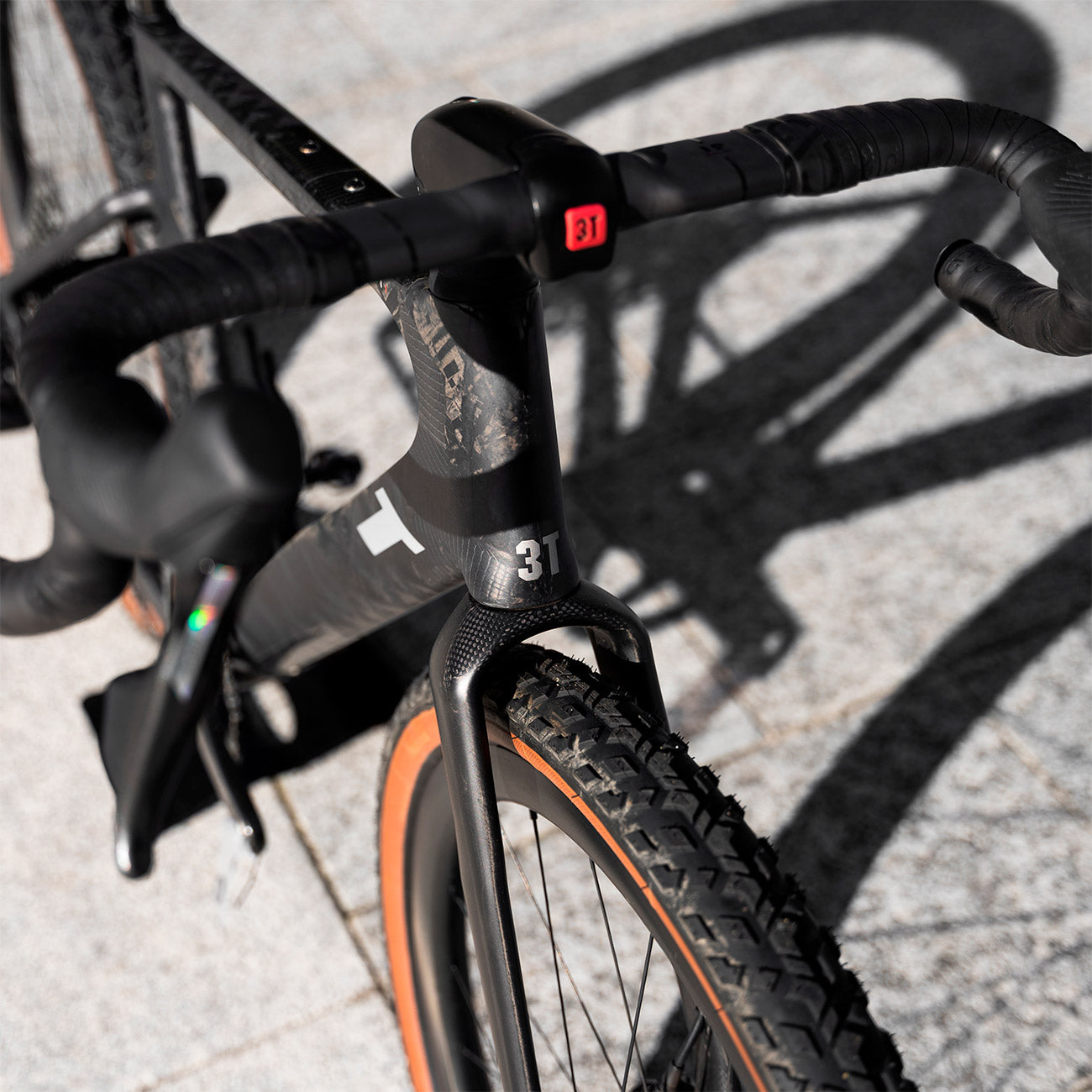 foto dettaglio frontale bicicletta gravel in carbonio 3T Racemax Italia