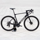 bici da corsa elettrica giant defy advanced elite+ dettaglio foto bici completa