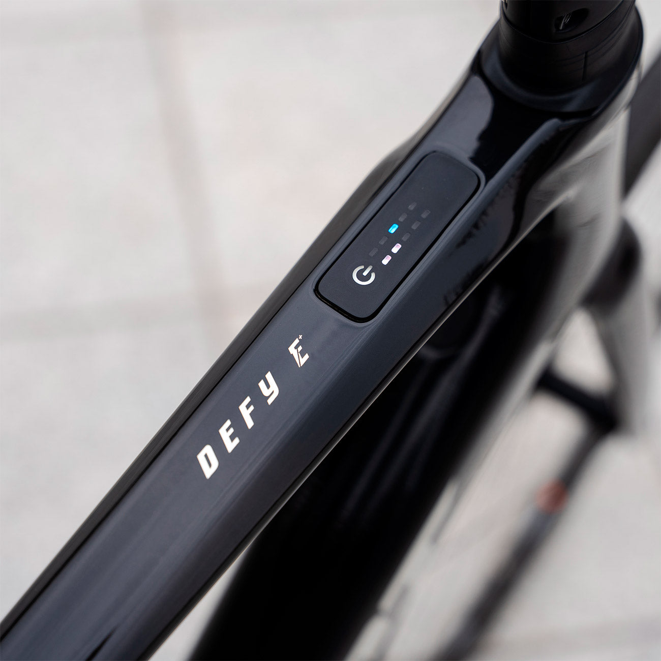 Giant Defy advanced Elite + dettaglio tasto batteria