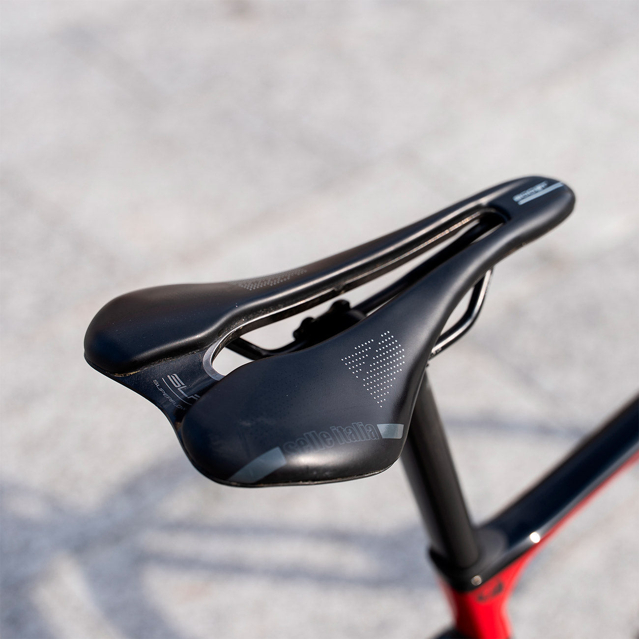 foto dettaglio sella selle italia slr bicicletta da corsa giant defy advanced pro 1