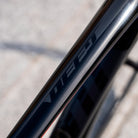 foto dettaglio logo giant defy