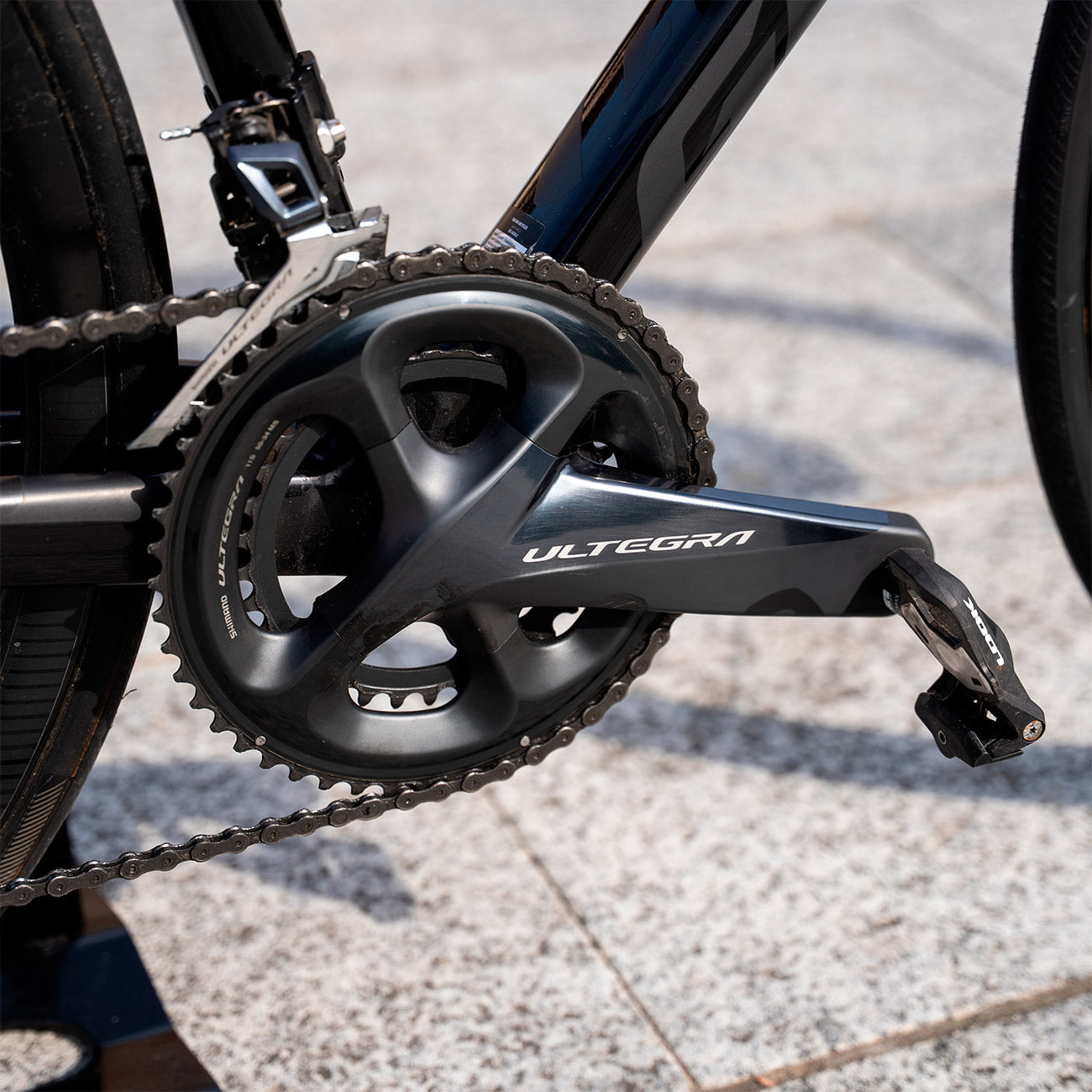 foto dettaglio guarnitura in alluminio shimano ultegra r8000