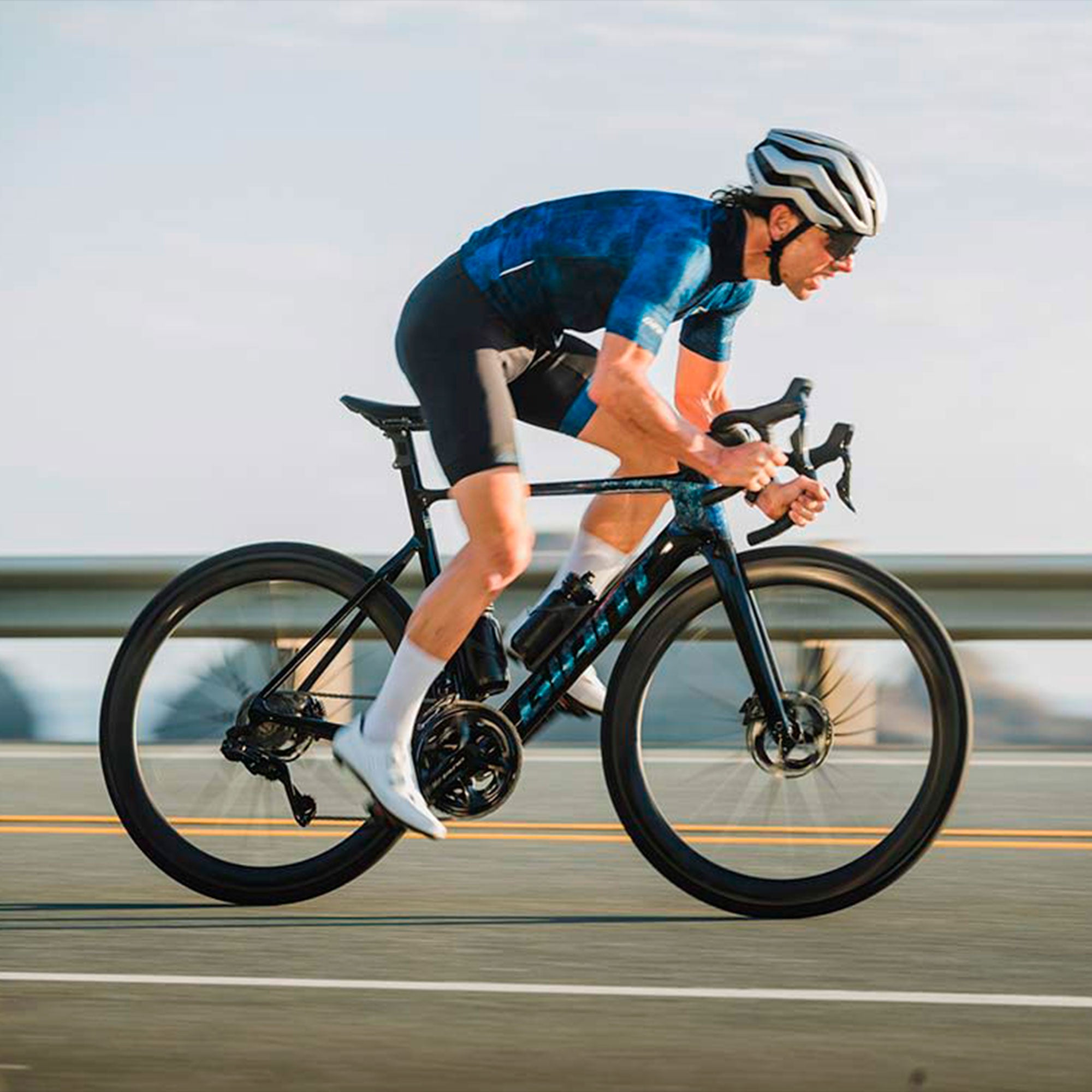 Foto dettaglio ciclista Giant propel advanced