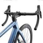 foto dettaglio bici da corsa frontale logo