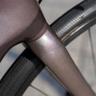 foto dettaglio colorazione bici da corsa Giant Defy Advanced 1 2023 taglia S