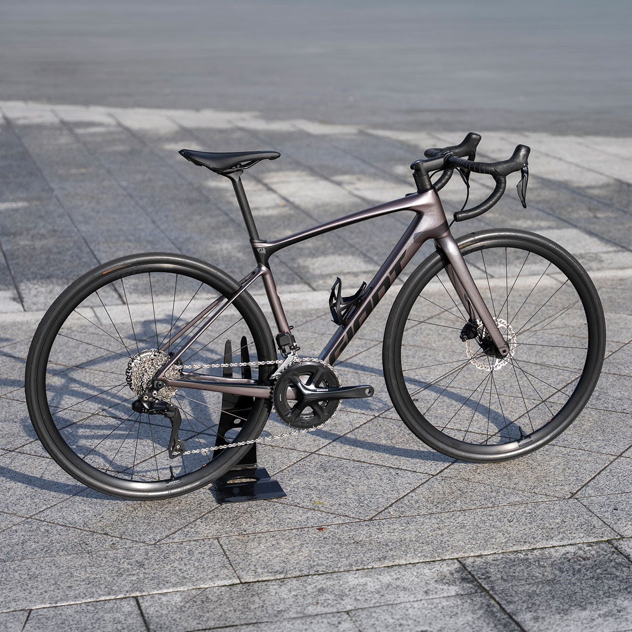 foto laterale bici da corsa Giant Defy Advanced 1 2023 taglia S