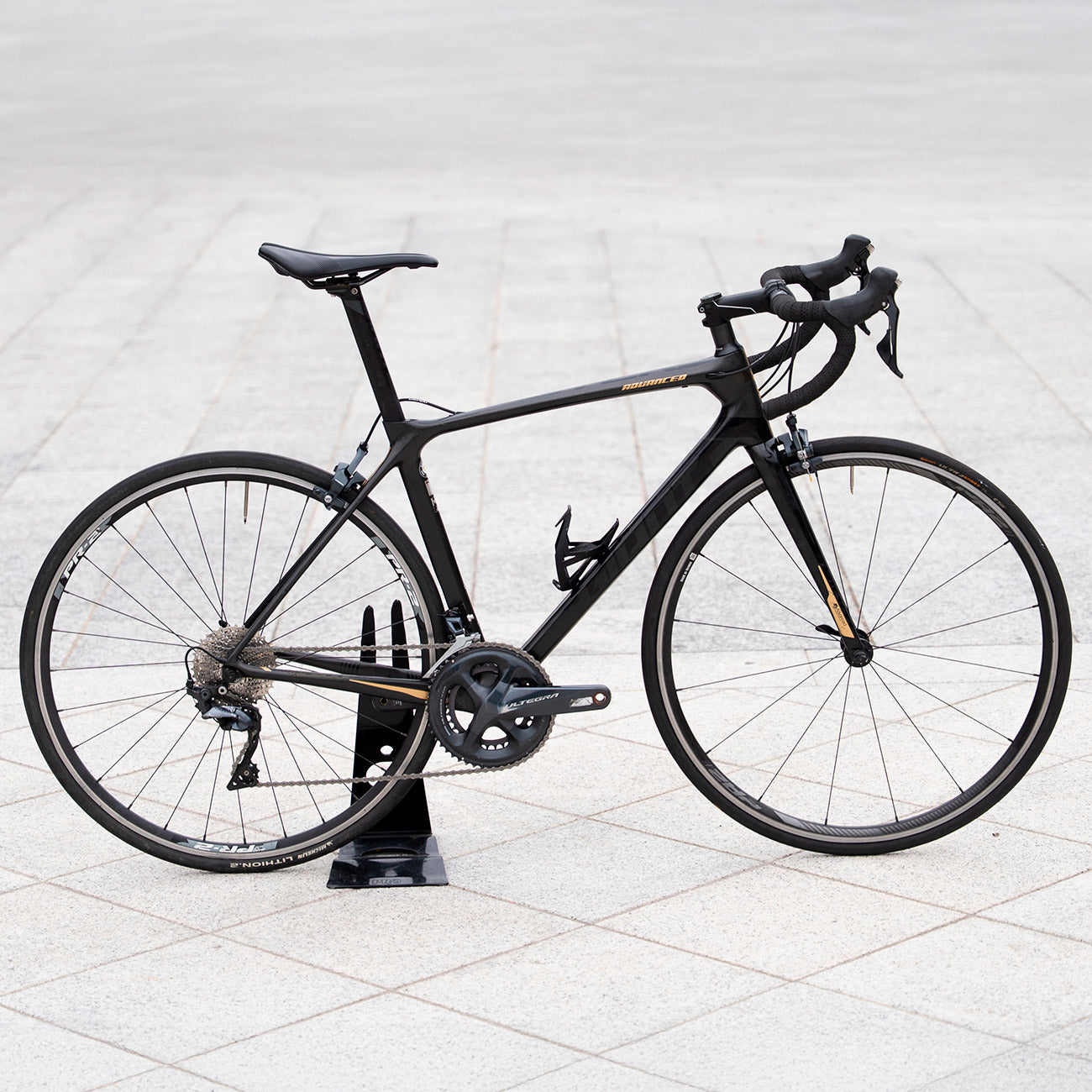 Giant TCR Advanced nera foto laterale