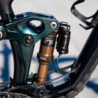 Foto dettaglio ammortizzatore FOX live valve bicicletta biammortizzata