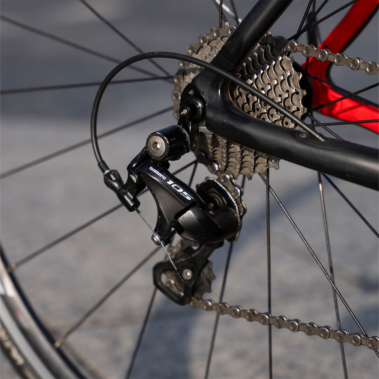 Foto dettaglio cambio posteriore shimano 105 Pinarello Razha