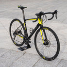 Foto dettaglio bici da strada giant defy in carbonio