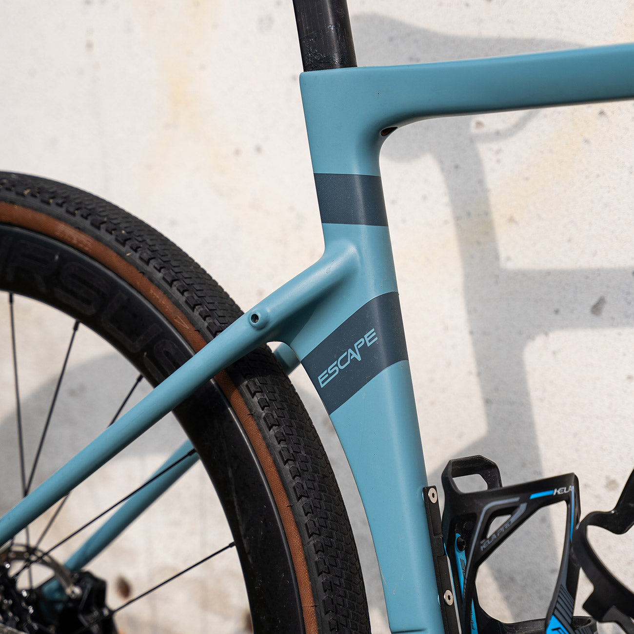 foto dettaglio foderi posteriori in carbonio bicicletta gravel