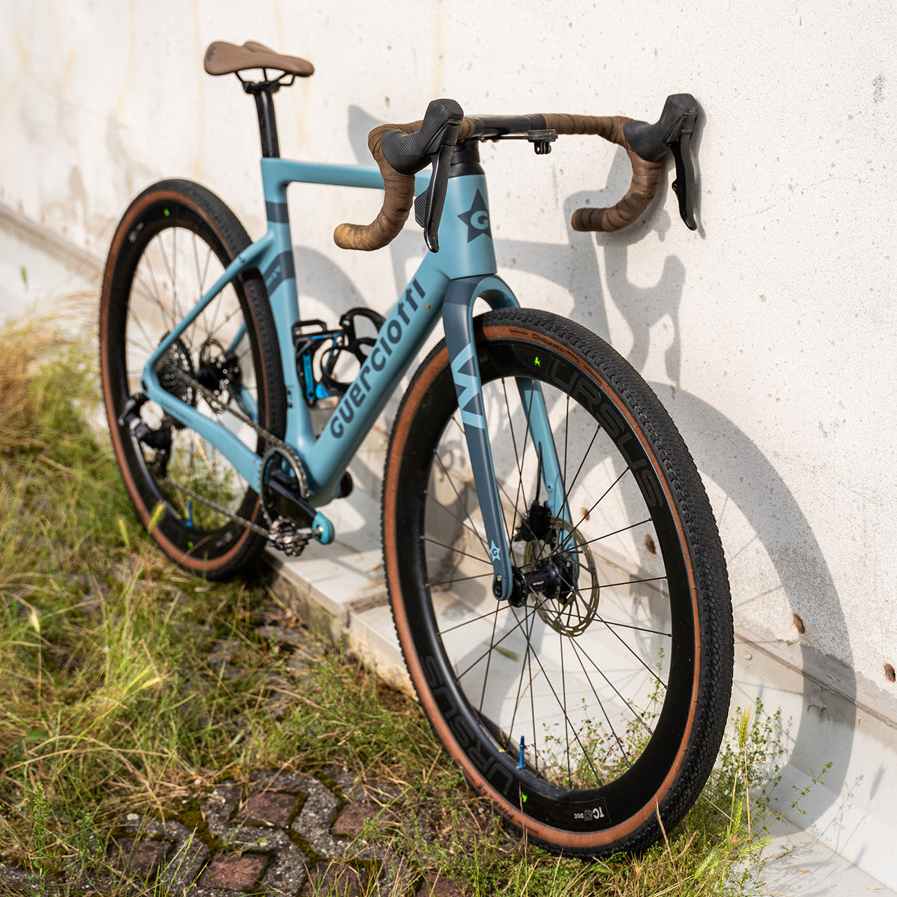 foto dettaglio bicicletta completa guerciotti escape carbon